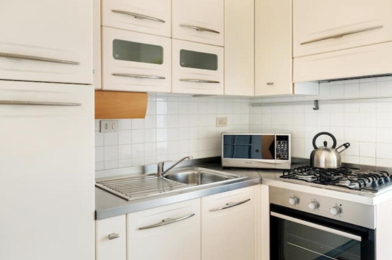 Sunny Flat In Elegant Building Close To Colosseum Roma Esterno foto